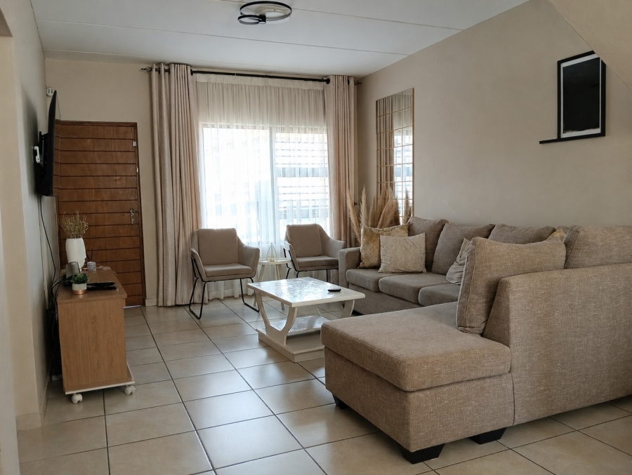 To Let 3 Bedroom Property for Rent in Waterval East North West